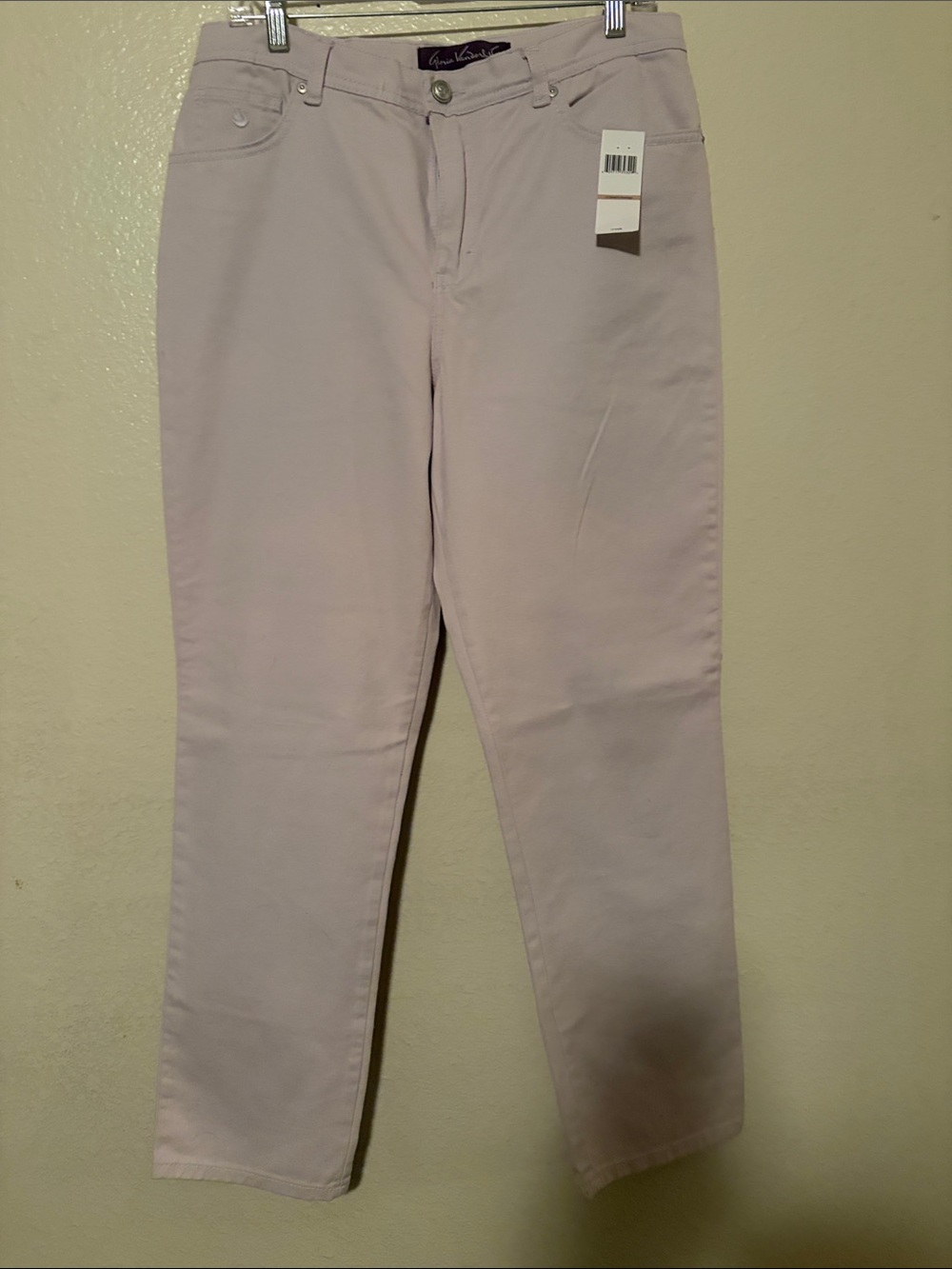 Gloria Vanderbilt Straight Leg Jeans in cream